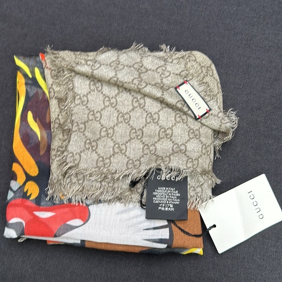 Gucci // Y2K Vintage Monogram Red Tiger shawl/ scarf - Picture 5 of 14